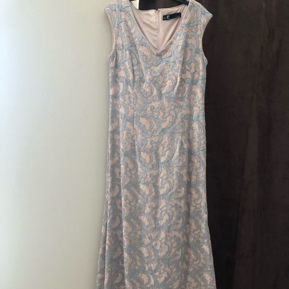 Party dress never worn size 10